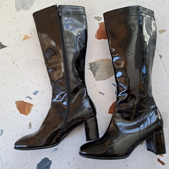 Santana Aquatherm Patent Leather Boots - Picture 3 of 6